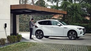 první plug-in hybrid od Mazdy - nabíjení