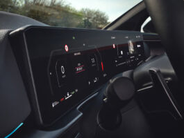 Integrované zakřivené displeje