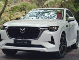Unikátní japonská estetika a elegantní, ale odvážný design: zcela nová Mazda CX-60 je určena pro náročné řidiče. Uklidňující, elegantní interiér nabízí širokou škálu nenápadně integrovaných možností a technologií soustředěných na řidiče, které jistě předčí vaše očekávání. SUV stvořené pro progresivní řidiče, kteří skutečně rozumí kvalitě a vzrušující jízdní dynamice. Mazda CX-60 je spojením estetiky a výkonu