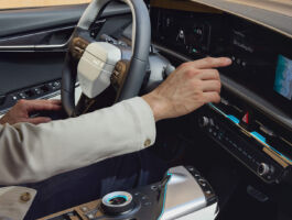 Panoramatický zakřivený displej