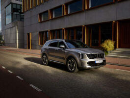 Nepřehlédnutelný přední nárazník a ochranný kryt